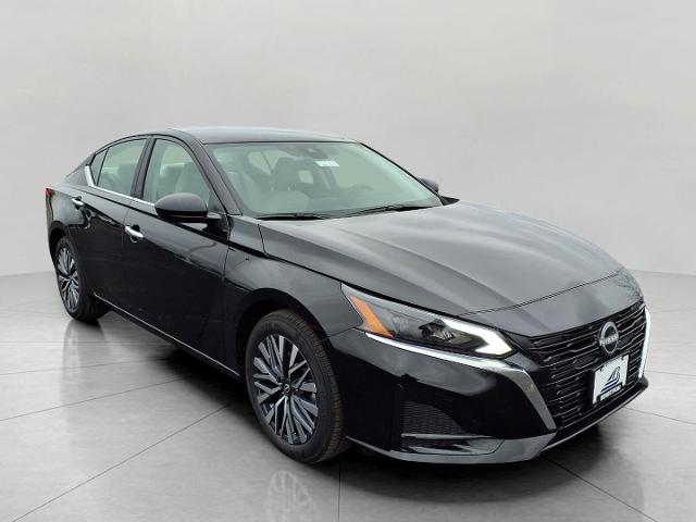 2025 Nissan Altima Vehicle Photo in Neenah, WI 54956