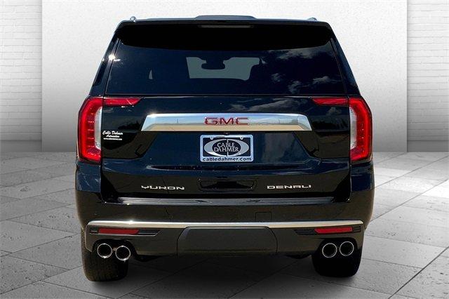 2024 GMC Yukon XL Vehicle Photo in TOPEKA, KS 66609-0000