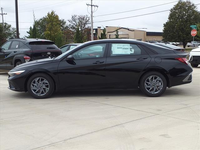 2024 Hyundai ELANTRA Vehicle Photo in Peoria, IL 61615