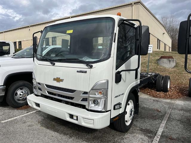 2025 Chevrolet Low Cab Forward 4500 Vehicle Photo in ALCOA, TN 37701-3235