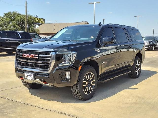 2024 GMC Yukon XL Vehicle Photo in ROSENBERG, TX 77471-5675