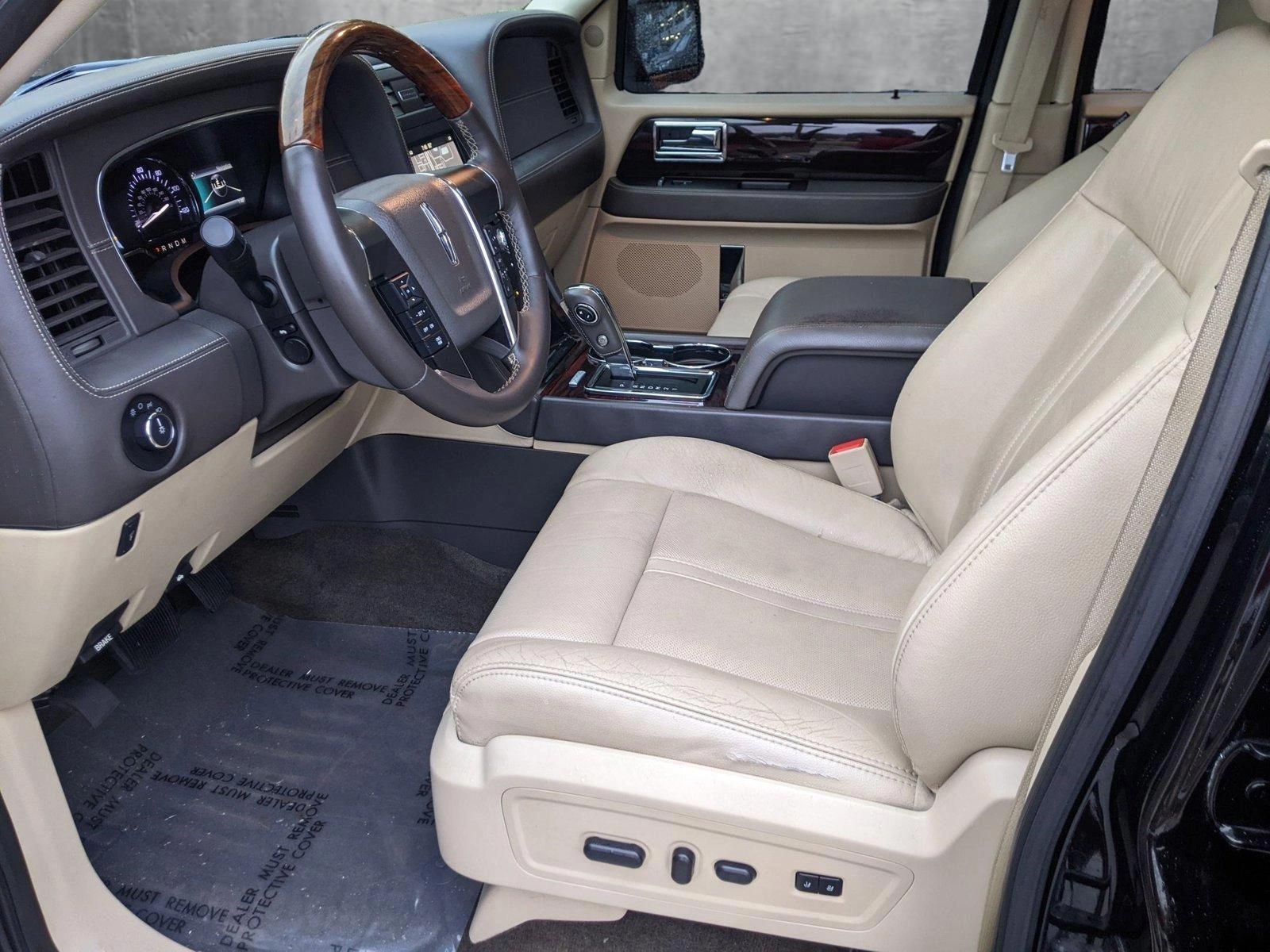 2017 Lincoln Navigator Vehicle Photo in PEMBROKE PINES, FL 33024-6534