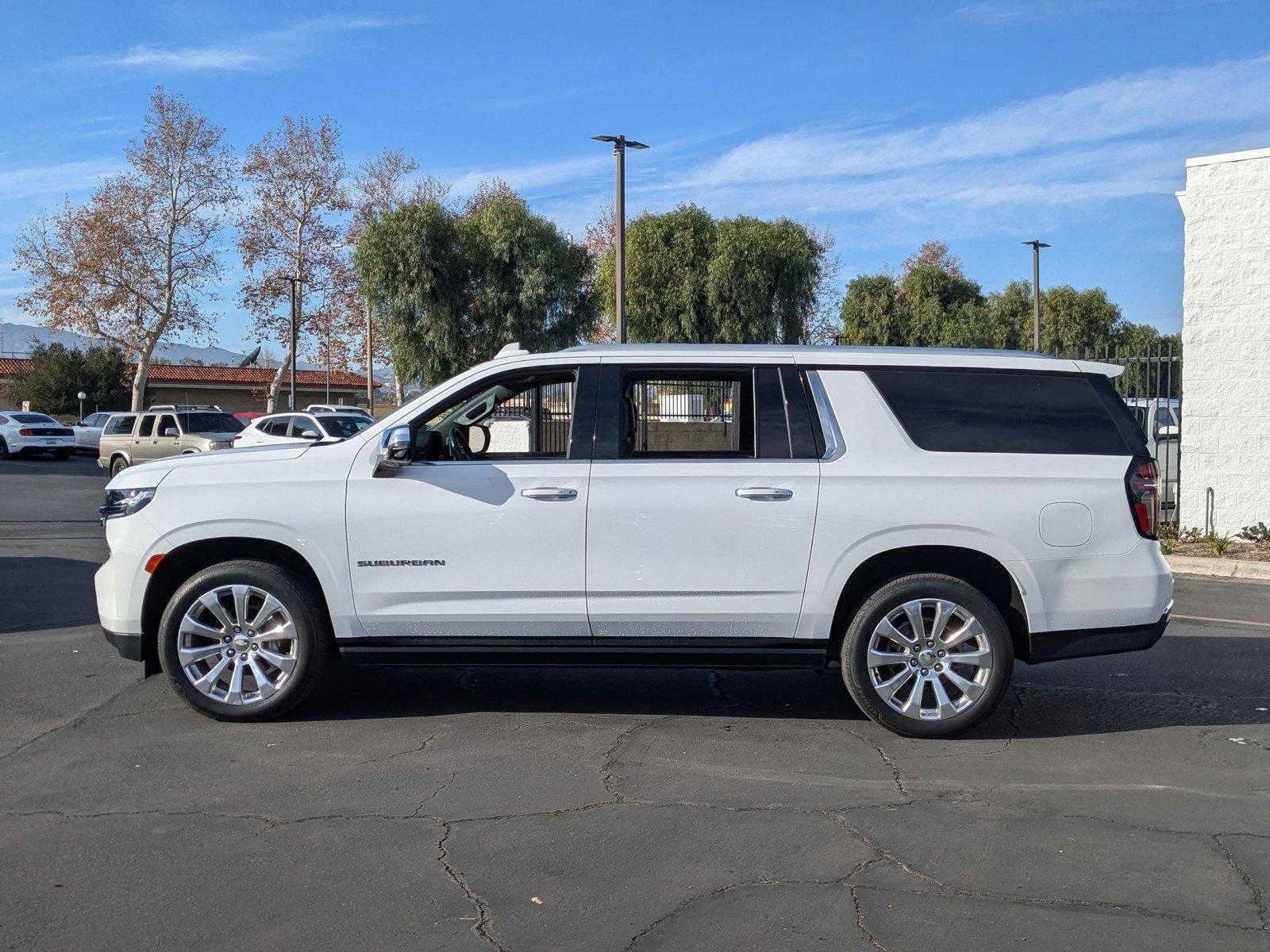 2022 Chevrolet Suburban Vehicle Photo in VALENCIA, CA 91355-1705