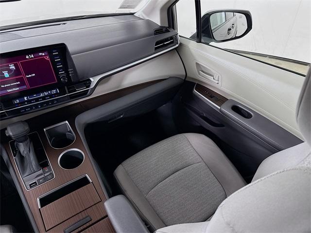 2022 Toyota Sienna Vehicle Photo in Everett, WA 98204