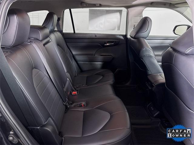 2022 Toyota Highlander Vehicle Photo in Puyallup, WA 98371