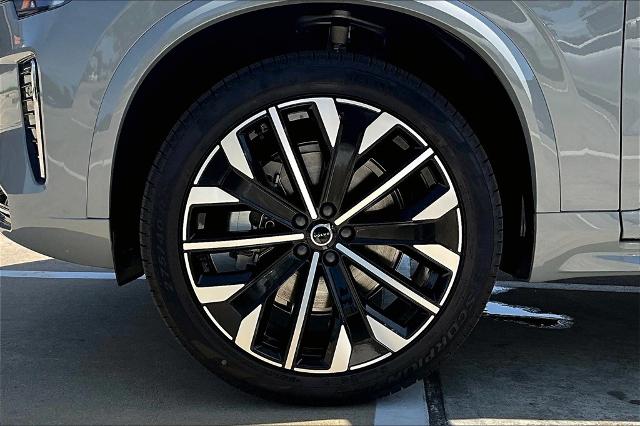 2025 Volvo XC90 Vehicle Photo in Houston, TX 77007