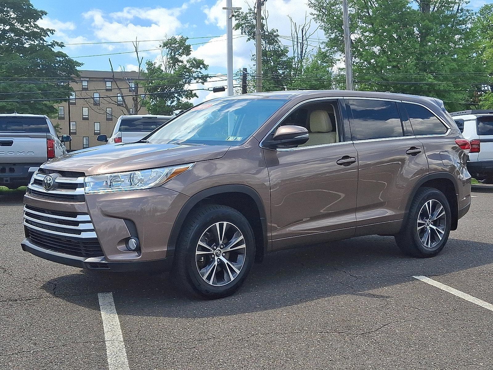 2018 Toyota Highlander Vehicle Photo in Trevose, PA 19053