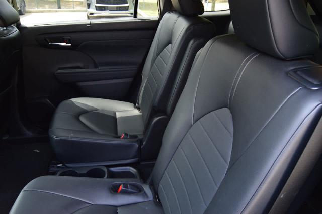 2024 Toyota Highlander Vehicle Photo in Houston, TX 77090