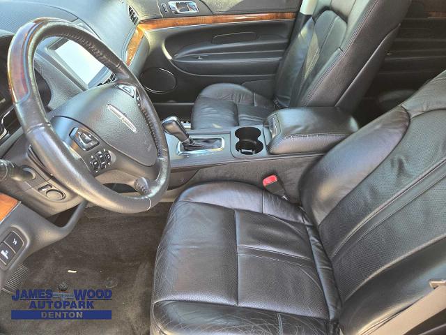 2017 Lincoln MKT Vehicle Photo in DENTON, TX 76210-9321