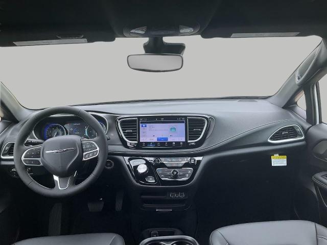 2025 Chrysler Pacifica Vehicle Photo in Kaukauna, WI 54130