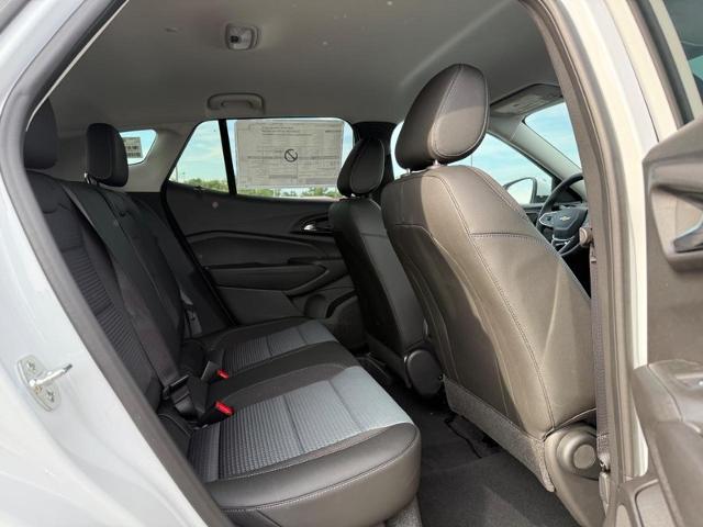 2025 Chevrolet Trax Vehicle Photo in COLUMBIA, MO 65203-3903