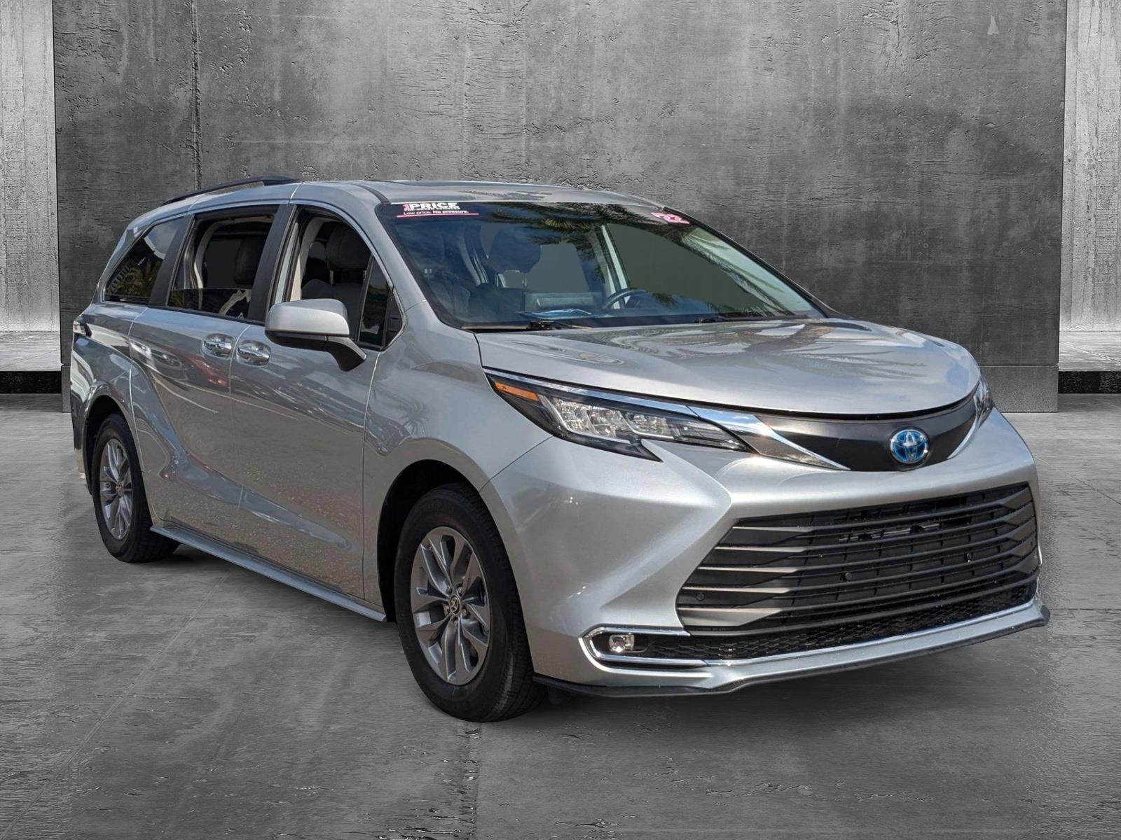 2022 Toyota Sienna Vehicle Photo in Wesley Chapel, FL 33544