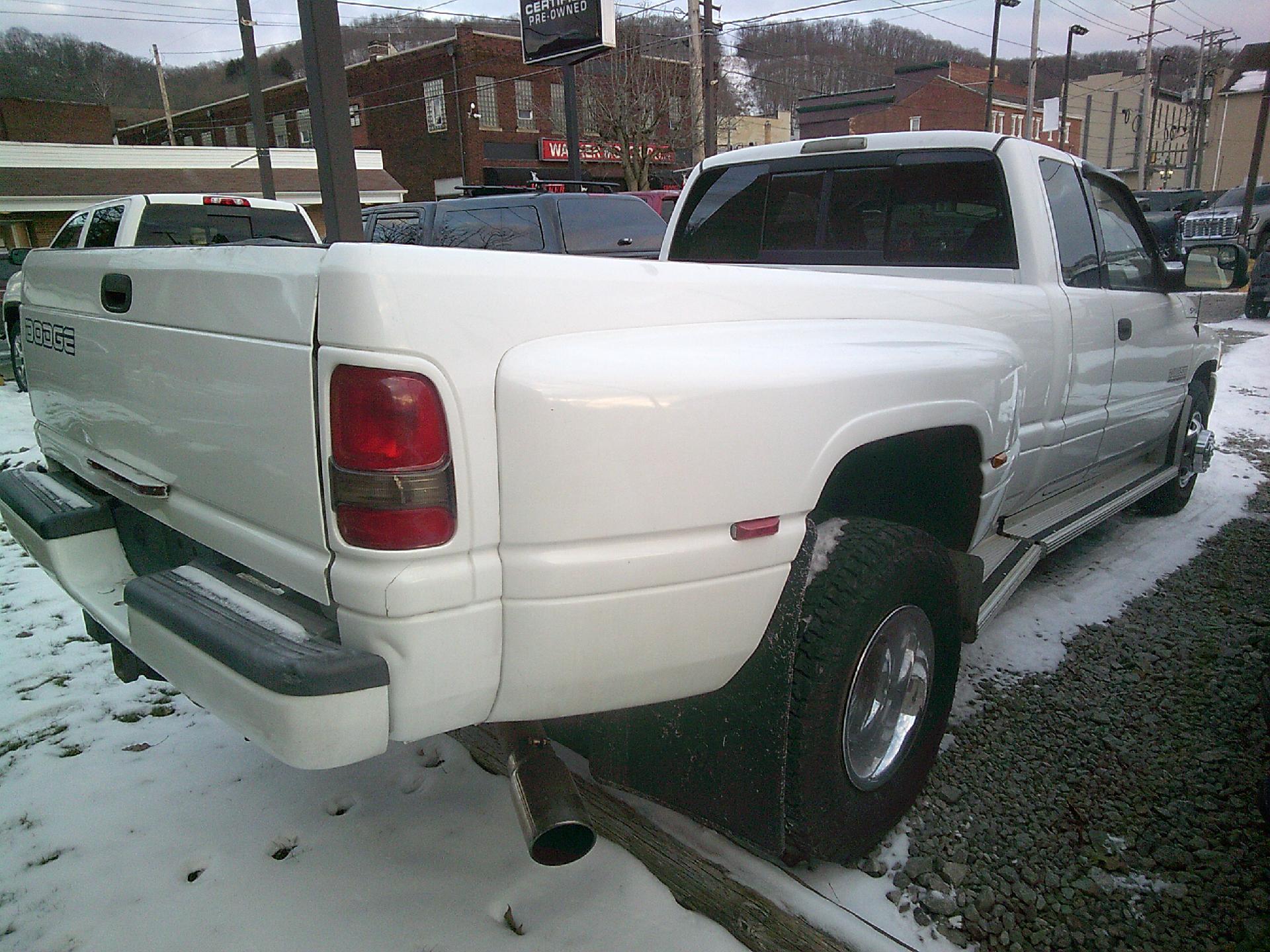 2001 Dodge Ram 3500 Vehicle Photo in KITTANNING, PA 16201-1536