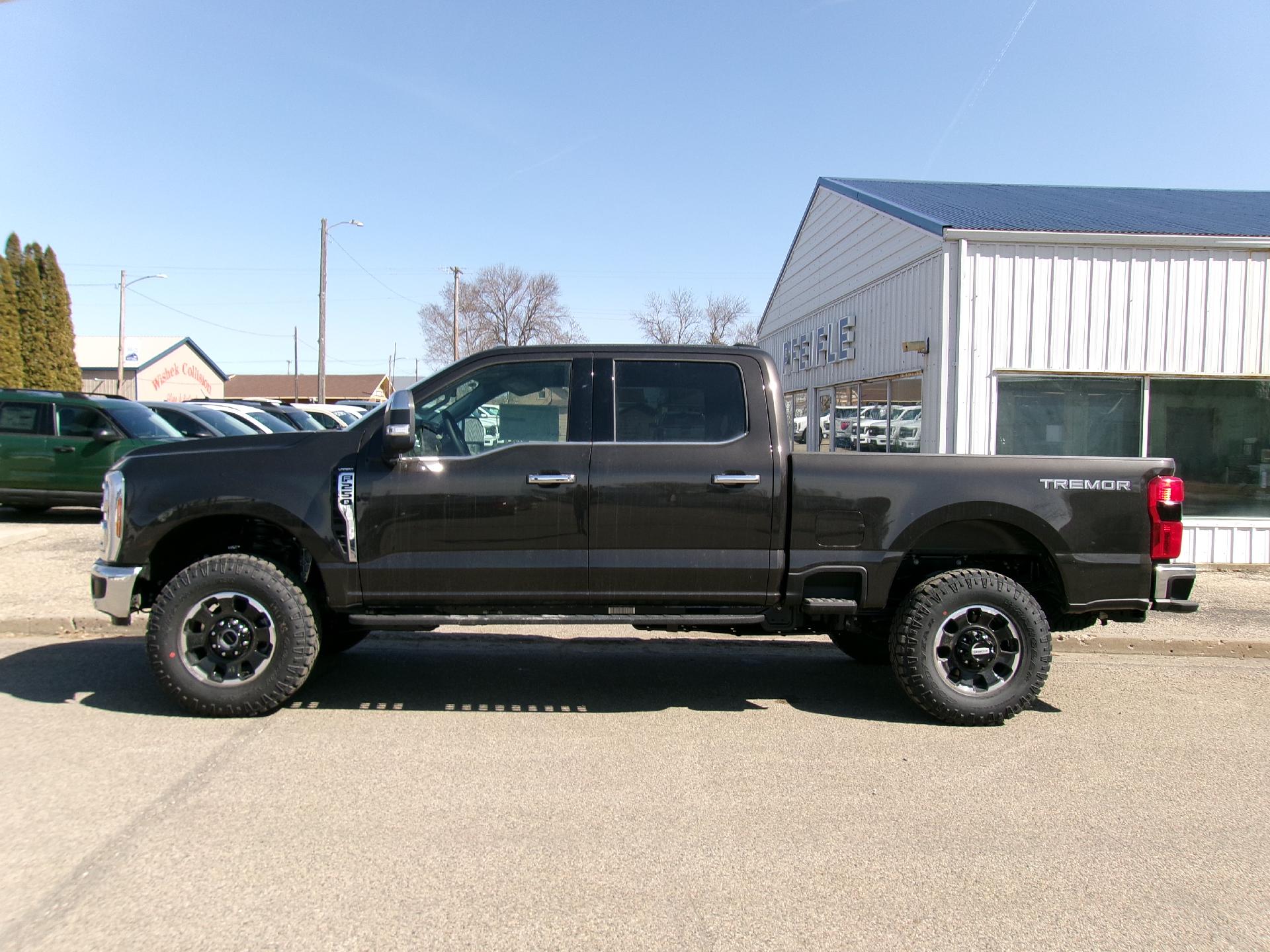 2025 Ford F-250 Super Duty Lariat's photo