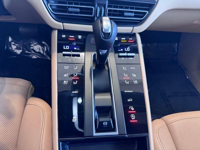 2022 Porsche Macan Vehicle Photo in DELRAY BEACH, FL 33483-3294