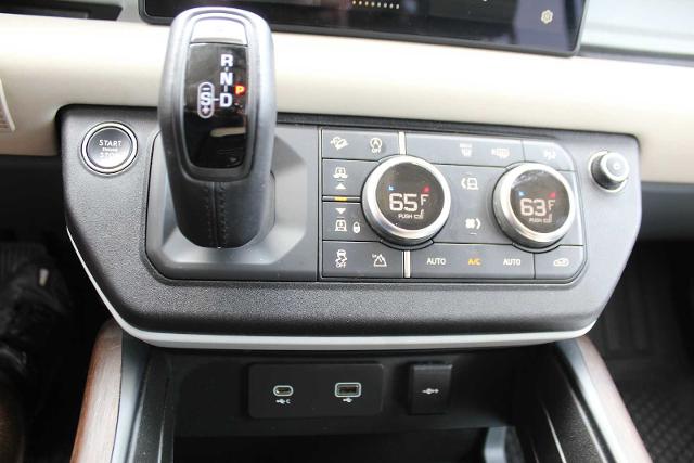 2024 Defender Vehicle Photo in HOUSTON, TX 77090