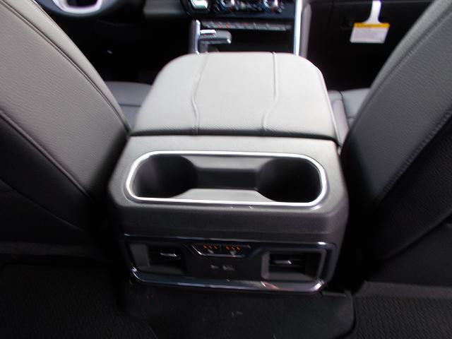 2025 GMC Sierra 1500 Vehicle Photo in LOWELL, MA 01852-4336