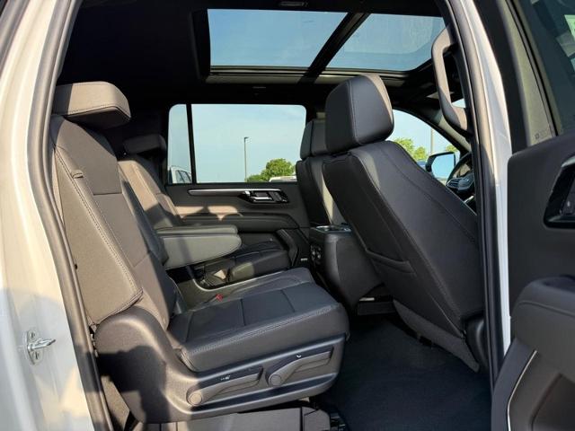 2025 Chevrolet Suburban Vehicle Photo in COLUMBIA, MO 65203-3903