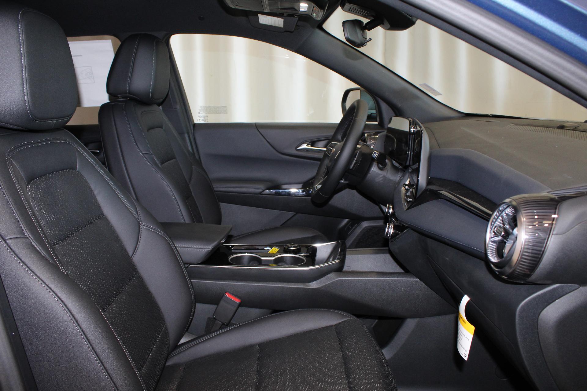 2026 Chevrolet Equinox Vehicle Photo in NORTHAMPTON, MA 01060-1120