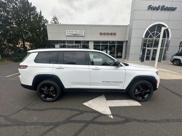 2025 Jeep Grand Cherokee L Vehicle Photo in Doylsetown, PA 18901