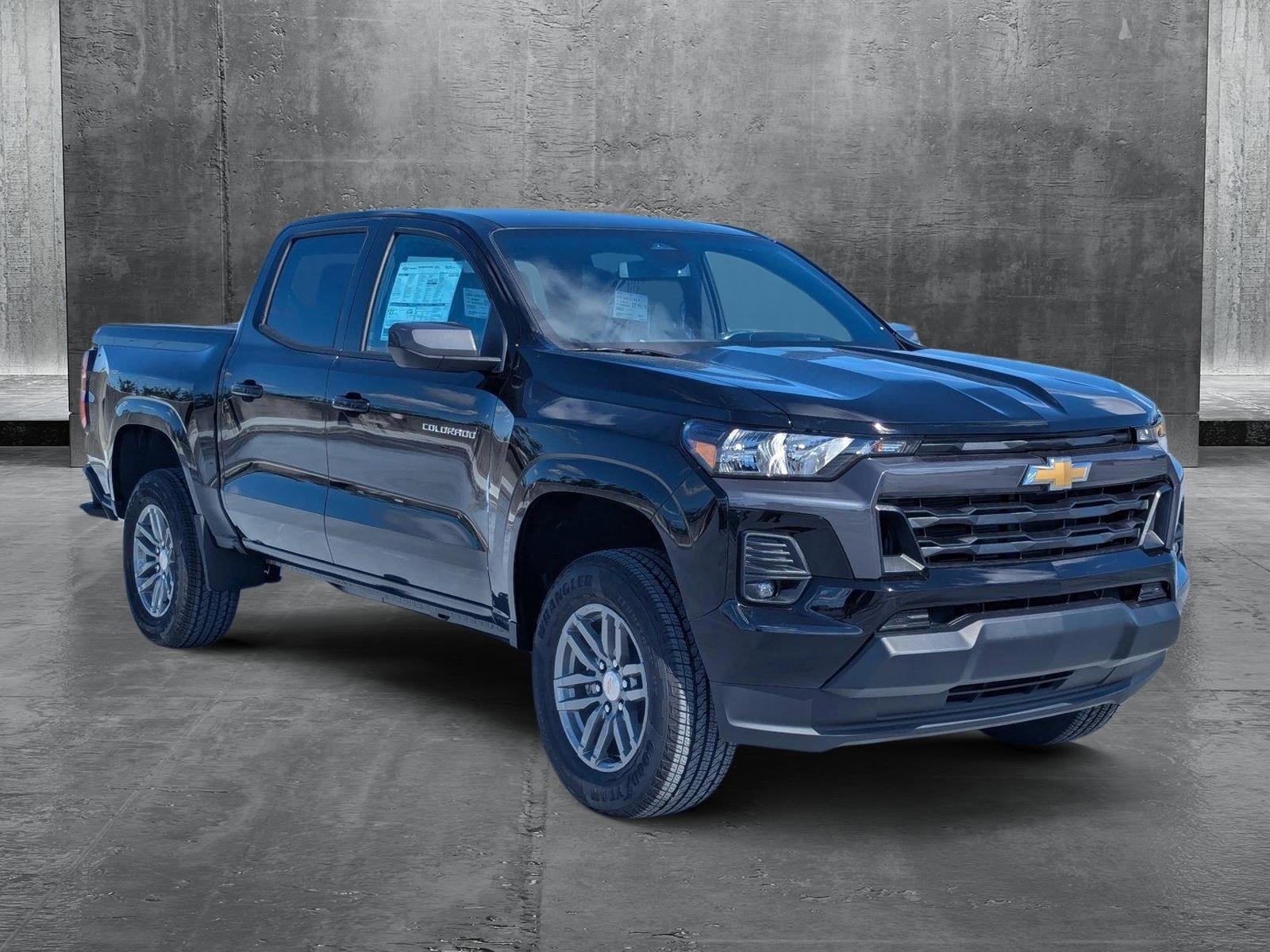 2024 Chevrolet Colorado Vehicle Photo in PEMBROKE PINES, FL 33024-6534