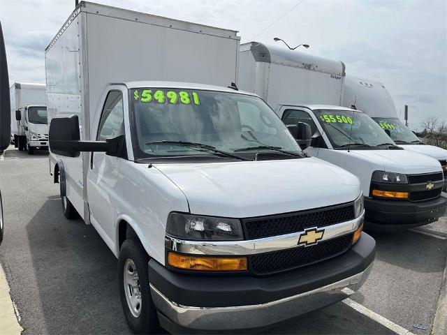 2023 Chevrolet Express Cutaway 3500 Vehicle Photo in ALCOA, TN 37701-3235