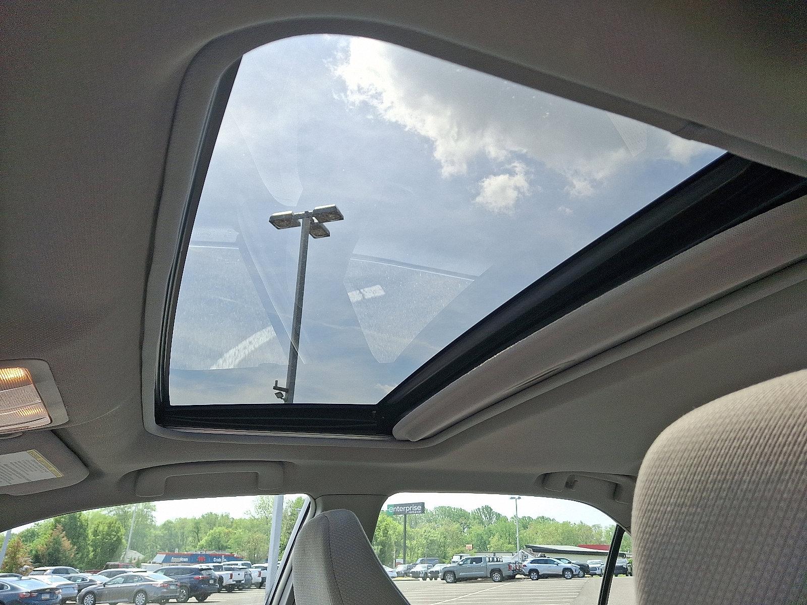 2013 Toyota Camry Hybrid Vehicle Photo in Trevose, PA 19053