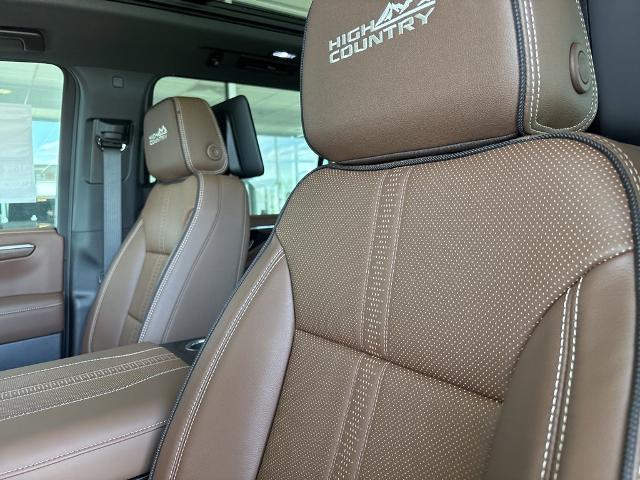 2025 Chevrolet Suburban Vehicle Photo in MANHATTAN, KS 66502-5036
