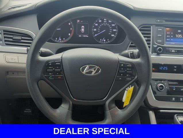 2015 Hyundai SONATA Vehicle Photo in Merrillville, IN 46410