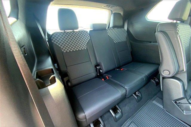 2024 GMC Acadia Vehicle Photo in TOPEKA, KS 66609-0000