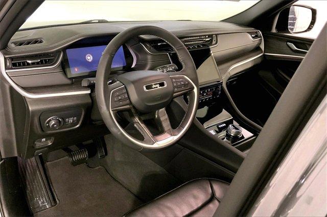 2024 Jeep Grand Cherokee L Vehicle Photo in KANSAS CITY, MO 64114-4502