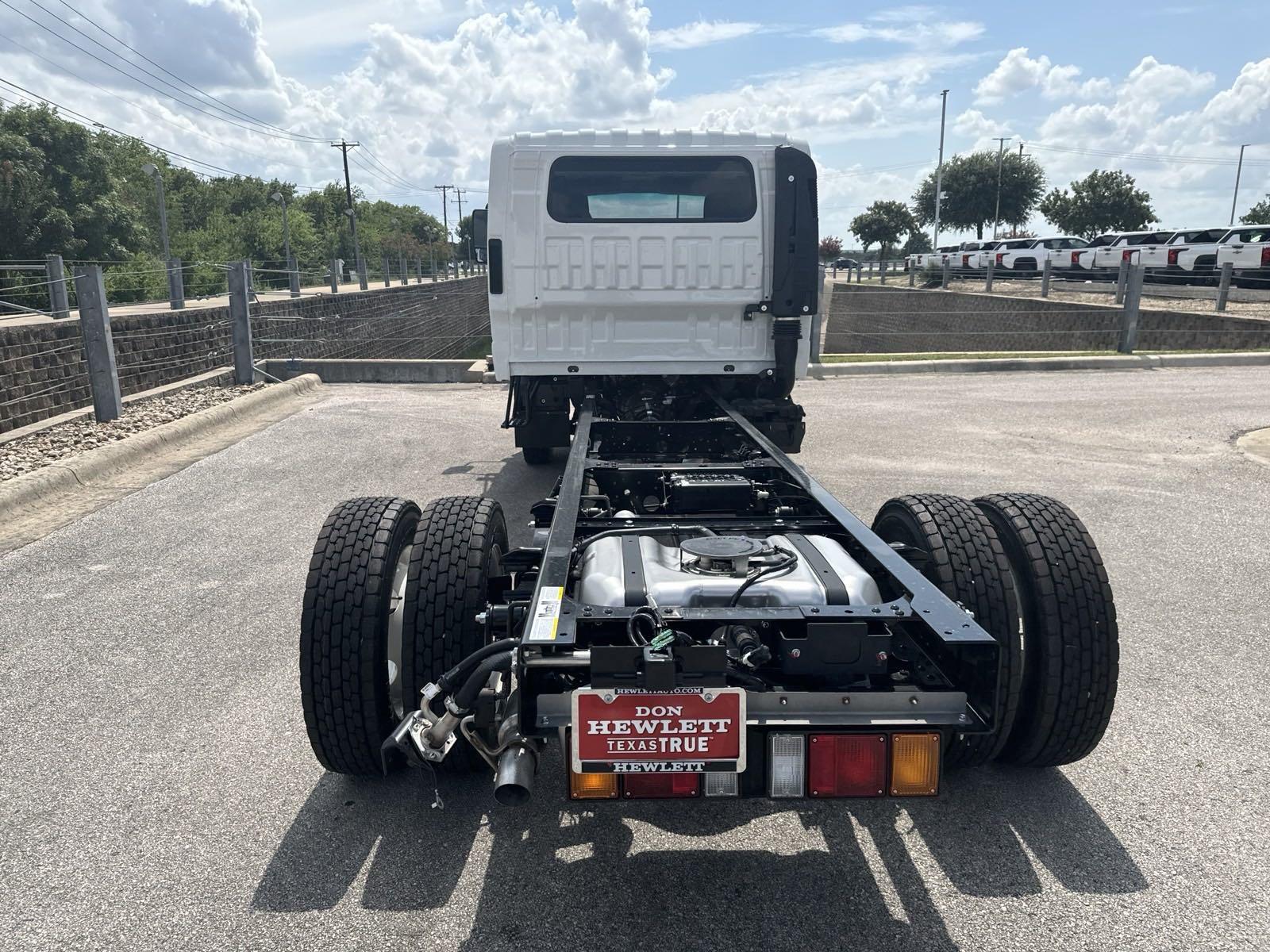2025 Chevrolet Low Cab Forward 4500 Vehicle Photo in GEORGETOWN, TX 78626-7508