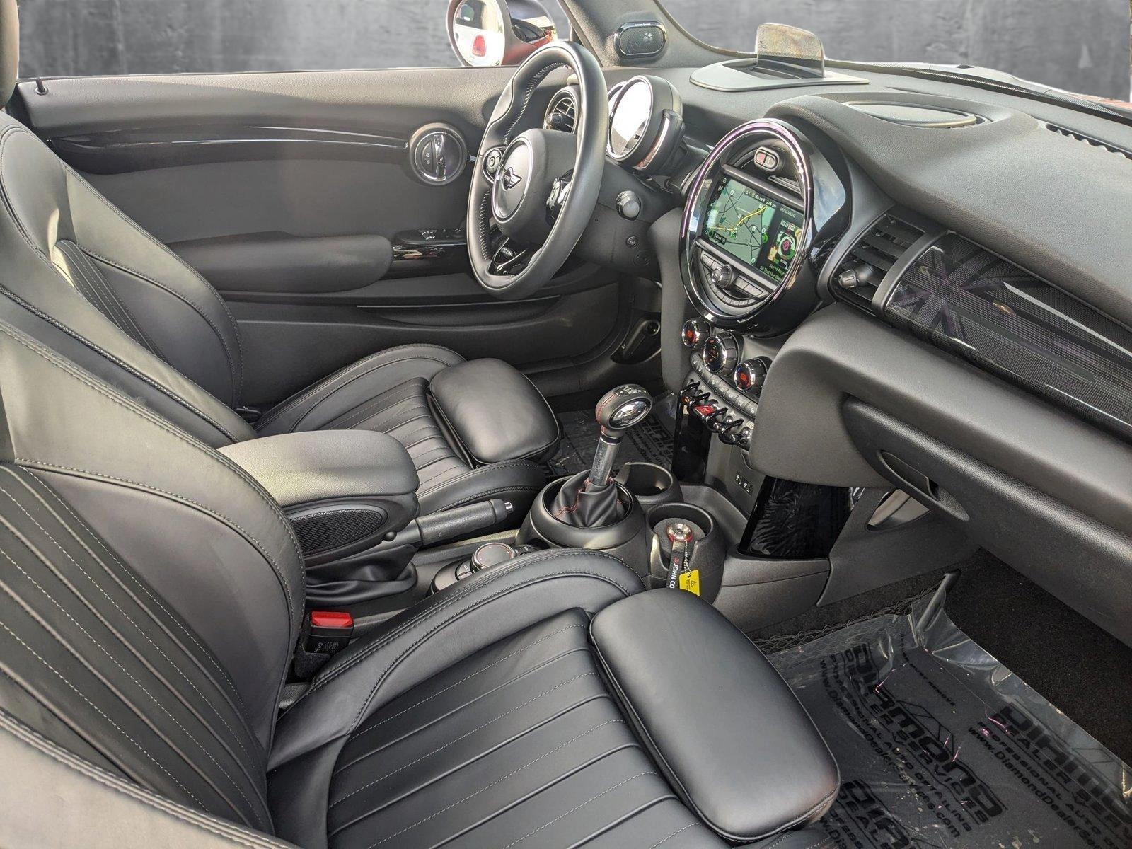 2019 MINI John Cooper Works Hardtop Vehicle Photo in Towson, MD 21204