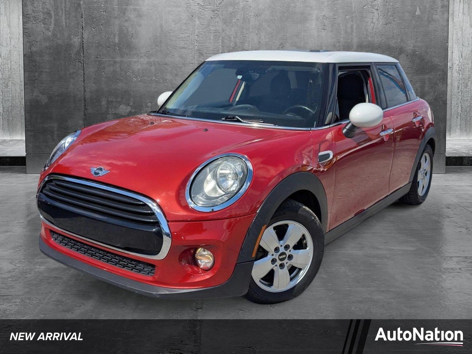 2016 MINI Cooper Hardtop 4 Door Vehicle Photo in MIAMI, FL 33134-2699