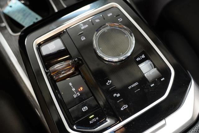 2024 BMW 740i xDrive Vehicle Photo in GRAPEVINE, TX 76051
