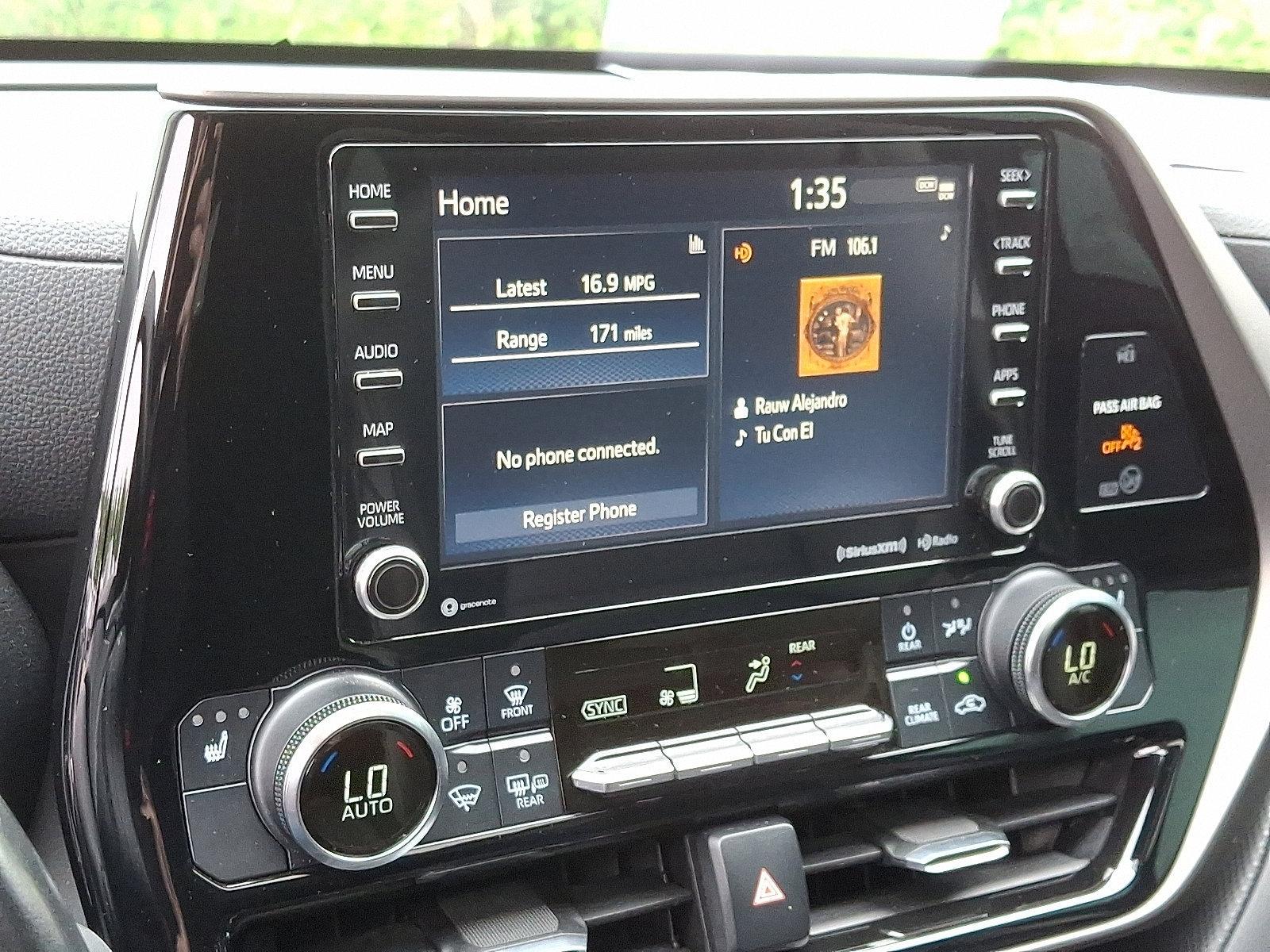 2021 Toyota Highlander Vehicle Photo in Trevose, PA 19053