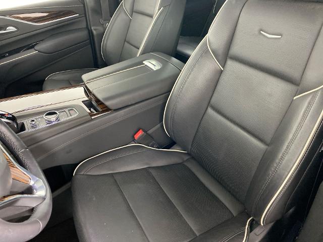 2022 Cadillac Escalade Vehicle Photo in ALLIANCE, OH 44601-4622