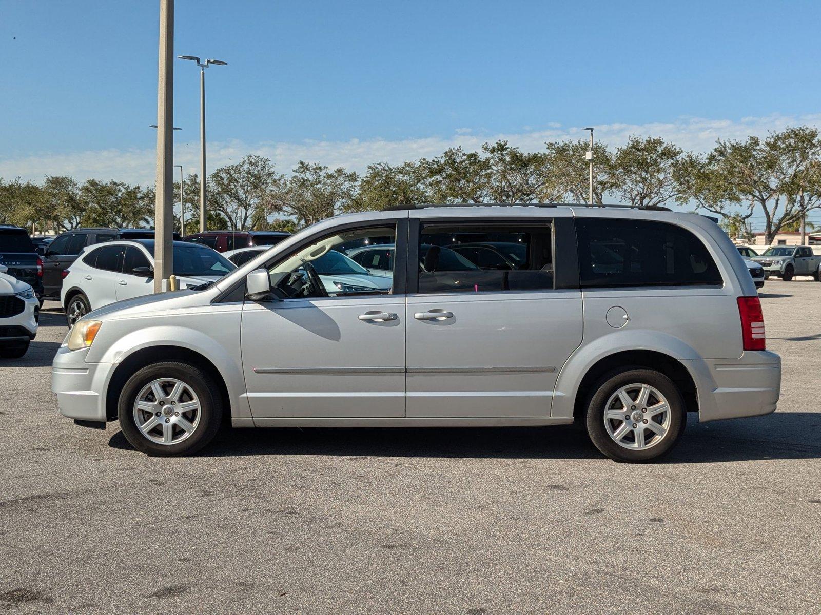 2010 Chrysler Town & Country Vehicle Photo in St. Petersburg, FL 33713