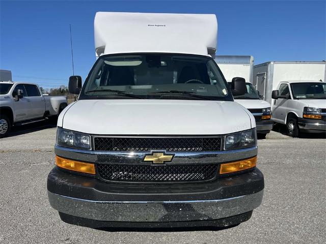 2025 Chevrolet Express Cutaway 3500 Vehicle Photo in ALCOA, TN 37701-3235