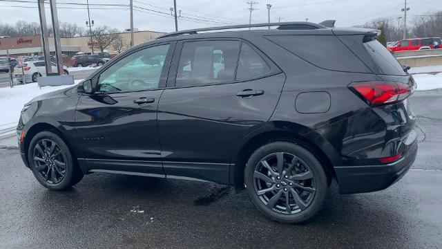 2022 Chevrolet Equinox Vehicle Photo in MOON TOWNSHIP, PA 15108-2571