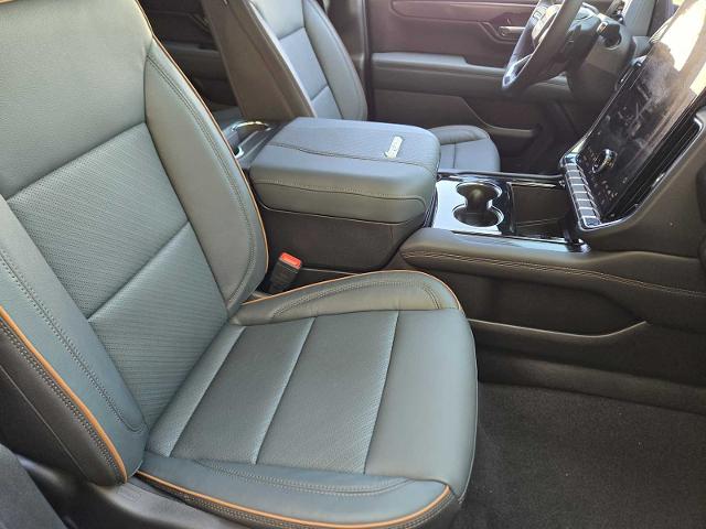 2025 GMC Yukon XL Vehicle Photo in DALLAS, TX 75209-3016