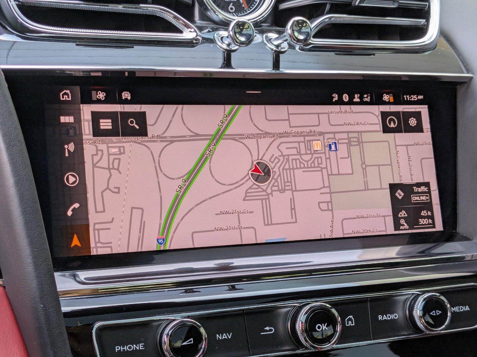 2022 Bentley Bentayga Vehicle Photo in Pompano Beach, FL 33064