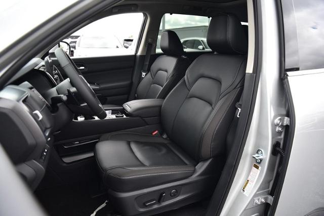 2025 Nissan Pathfinder Vehicle Photo in Ballwin, MO 63011