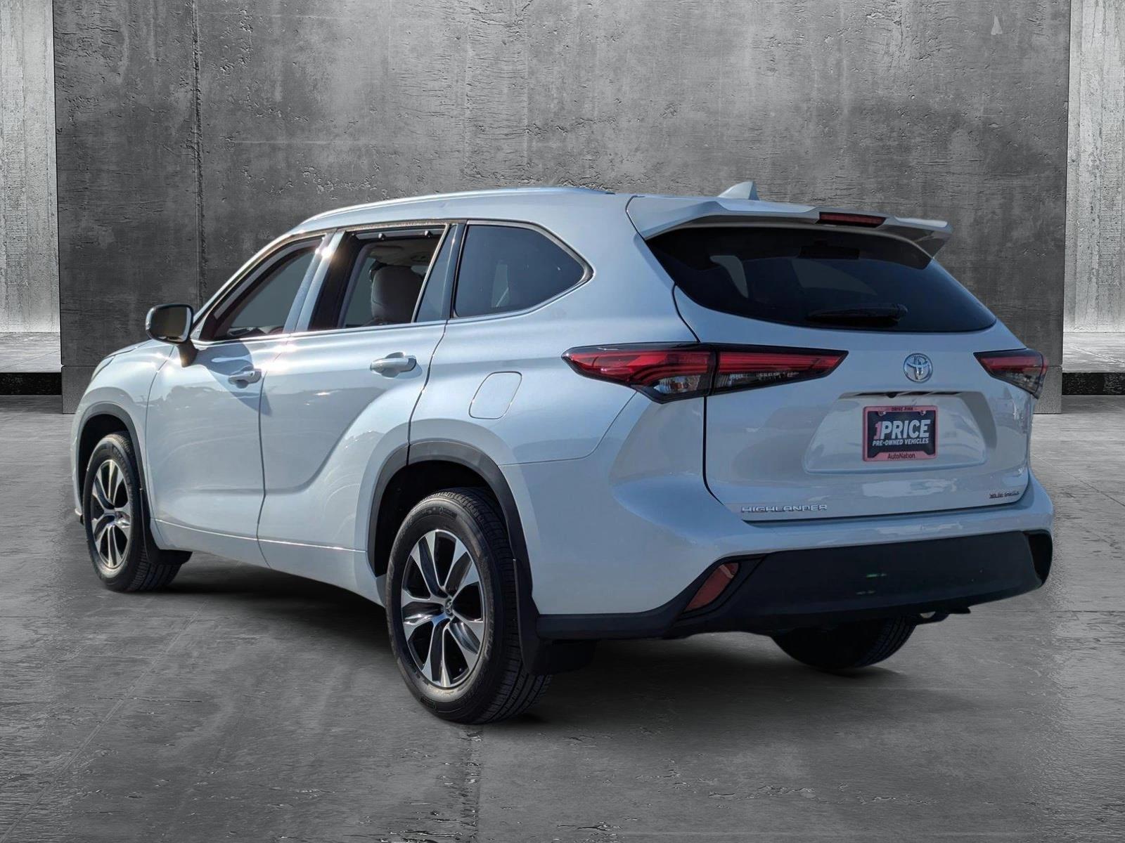 2021 Toyota Highlander Vehicle Photo in Ft. Myers, FL 33907