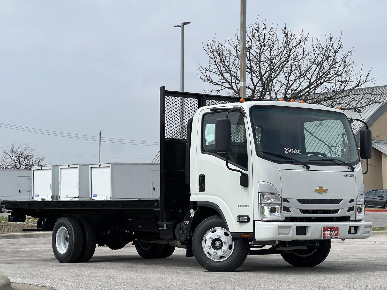 2024 Chevrolet Low Cab Forward 3500 Vehicle Photo in GEORGETOWN, TX 78626-7508