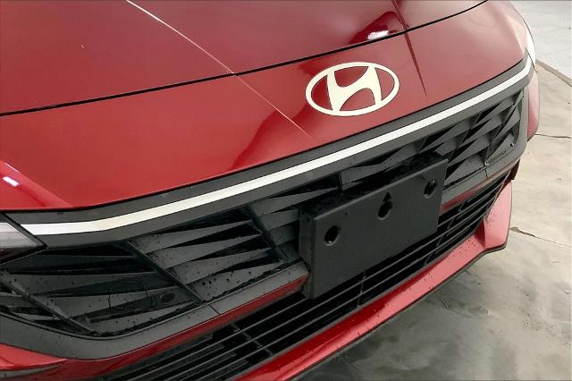 2024 Hyundai ELANTRA Vehicle Photo in Lees Summit, MO 64086