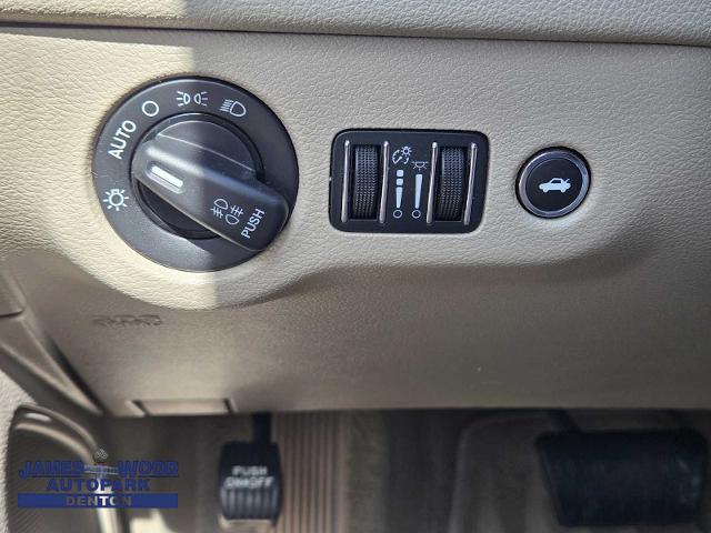 2014 Chrysler 300 Vehicle Photo in DENTON, TX 76210-9321