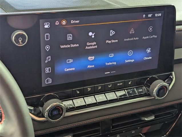 2024 Chevrolet Colorado Vehicle Photo in ENGLEWOOD, CO 80113-6708