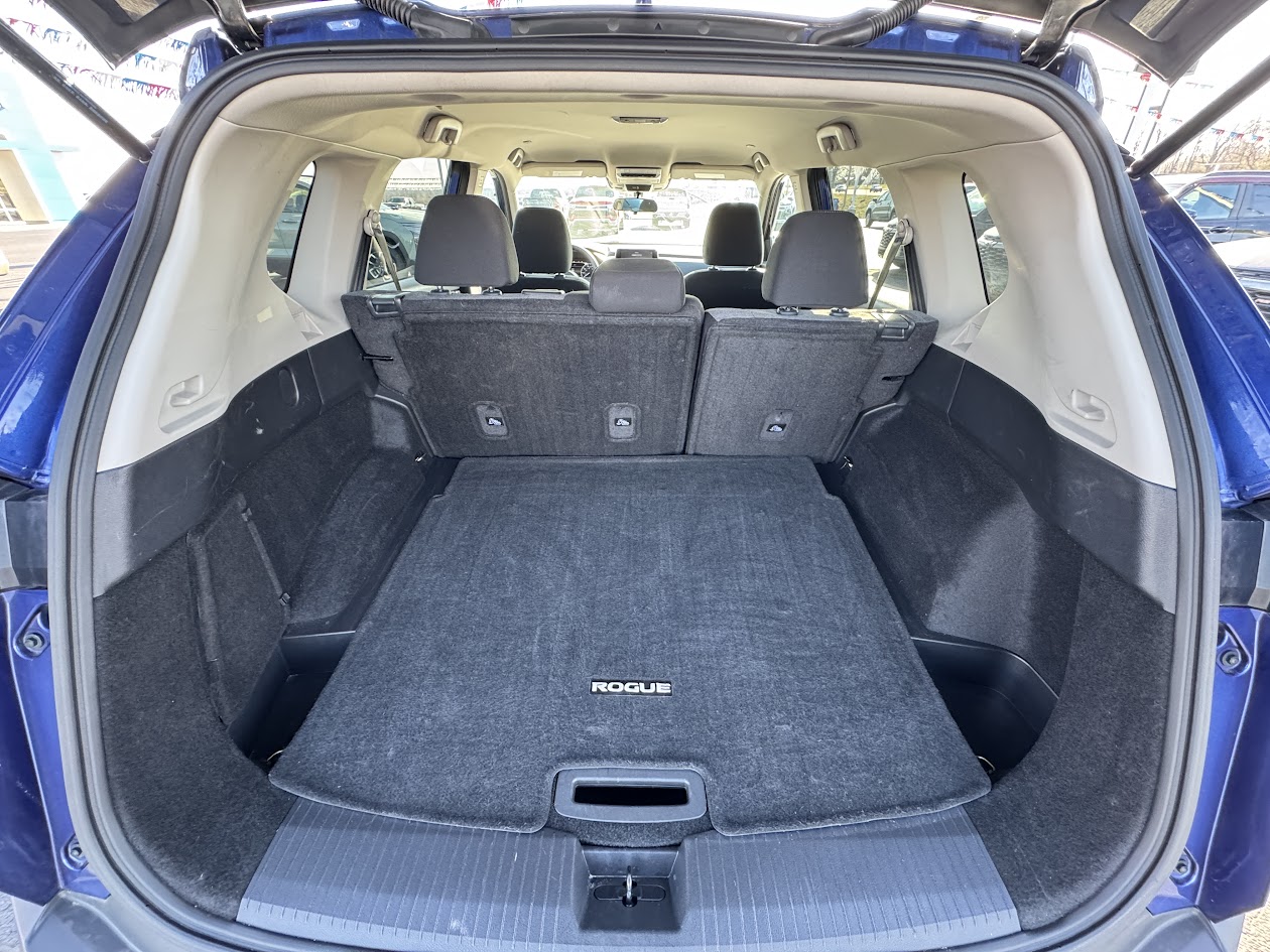 2023 Nissan Rogue Vehicle Photo in BOONVILLE, IN 47601-9633