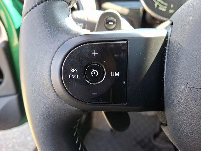 2024 MINI Hardtop 4 Door Vehicle Photo in DANBURY, CT 06810-5034
